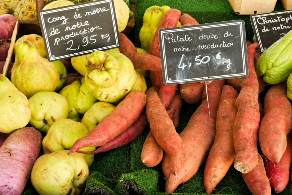 A bunch of vegetables that are on display